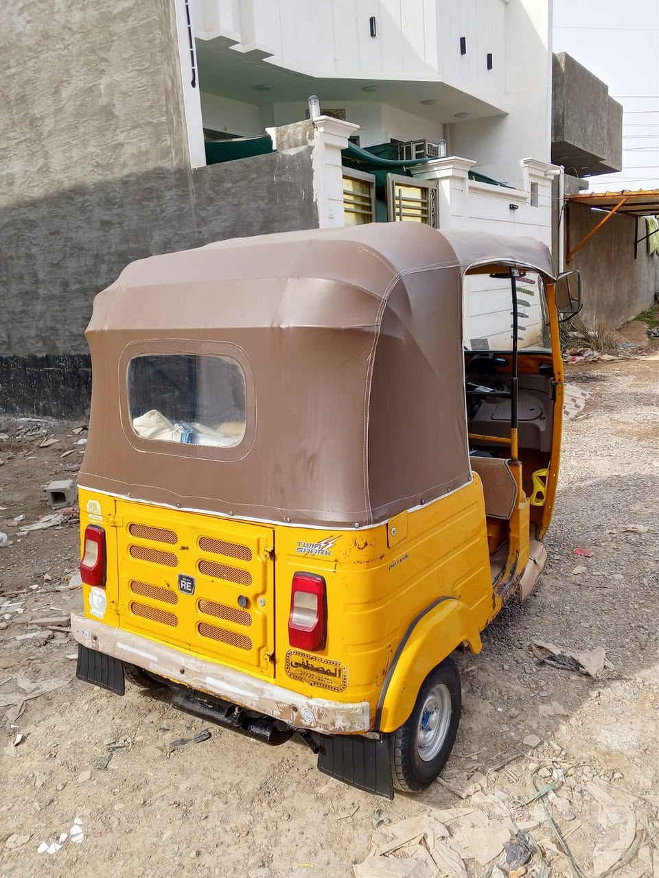 السلام عليكم اخوان.  عندي تيك توك للبيع تيك توك كفاله من الصبغ والضربه محرك خير من اللهو موديل 19 بس تدوس بيه قياسات سعر 6,000,000 بمجال تفاصيل هذا الرقم *********** ديالى بعقوبه
