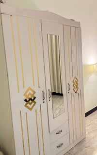 ميز تواليت • اقل شهرين • نضيفه