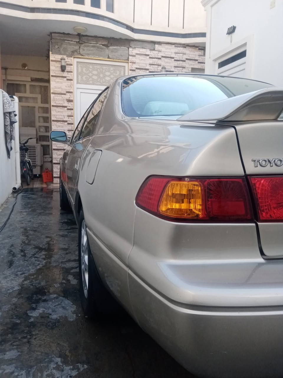 السلام عليكم ورحمة الله وبركاته كامري موديل 2000  للبيع صبغ عام جماليه السعر  80$ وبيه مجال بسيط الاستفسار على الرقم ***********
