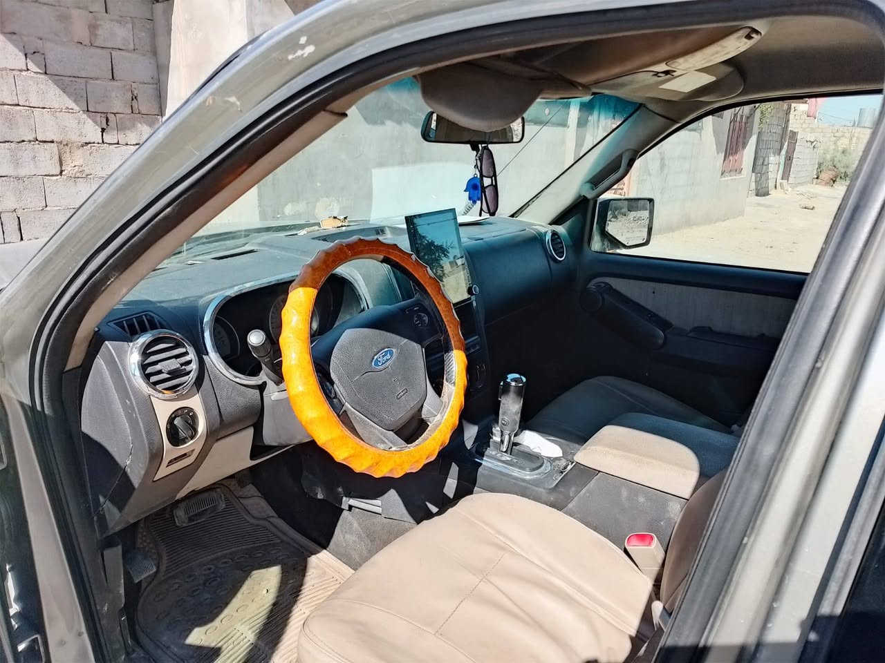 فورد اكس بلور موديل ٢٠٠٨
سياره جاهزه مكينه كير حداديه 
تخم تاير رقم أربيل جديد باسمي 
تريد وكاله او تحويل الي يعجبك 
مصبوغه حزام سياره سعرها 73
وبيها مجال مكان سياره بابل المسيب 
***********
