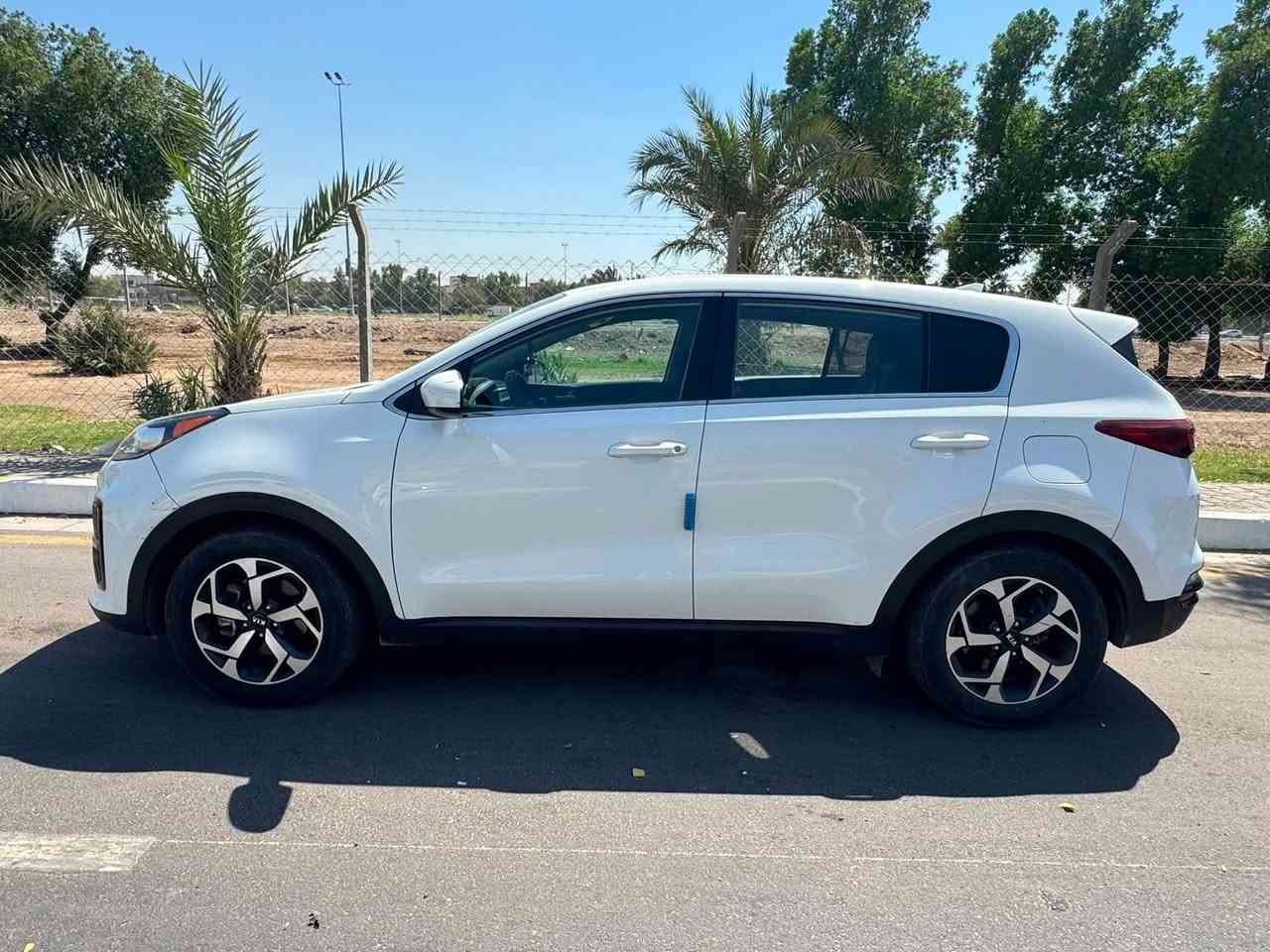 كيا سبورتج موديل 2020 وارد امريكي محرك 2400 Gdi, السياره نظيفه ماشيه 62 كيلو السياره مال دكتور احنه مستورديها بيها منظومة غاز يعني انسه الصرف والدوانز ، بيها شخوط السياره، صور الحادث بالتعليقات والسياره باسمي 
عنواني بغداد الامين الثانيه 
السعر 175 وبيها مجال
للتواصل خاص لو تتصل على الرقم
***********
