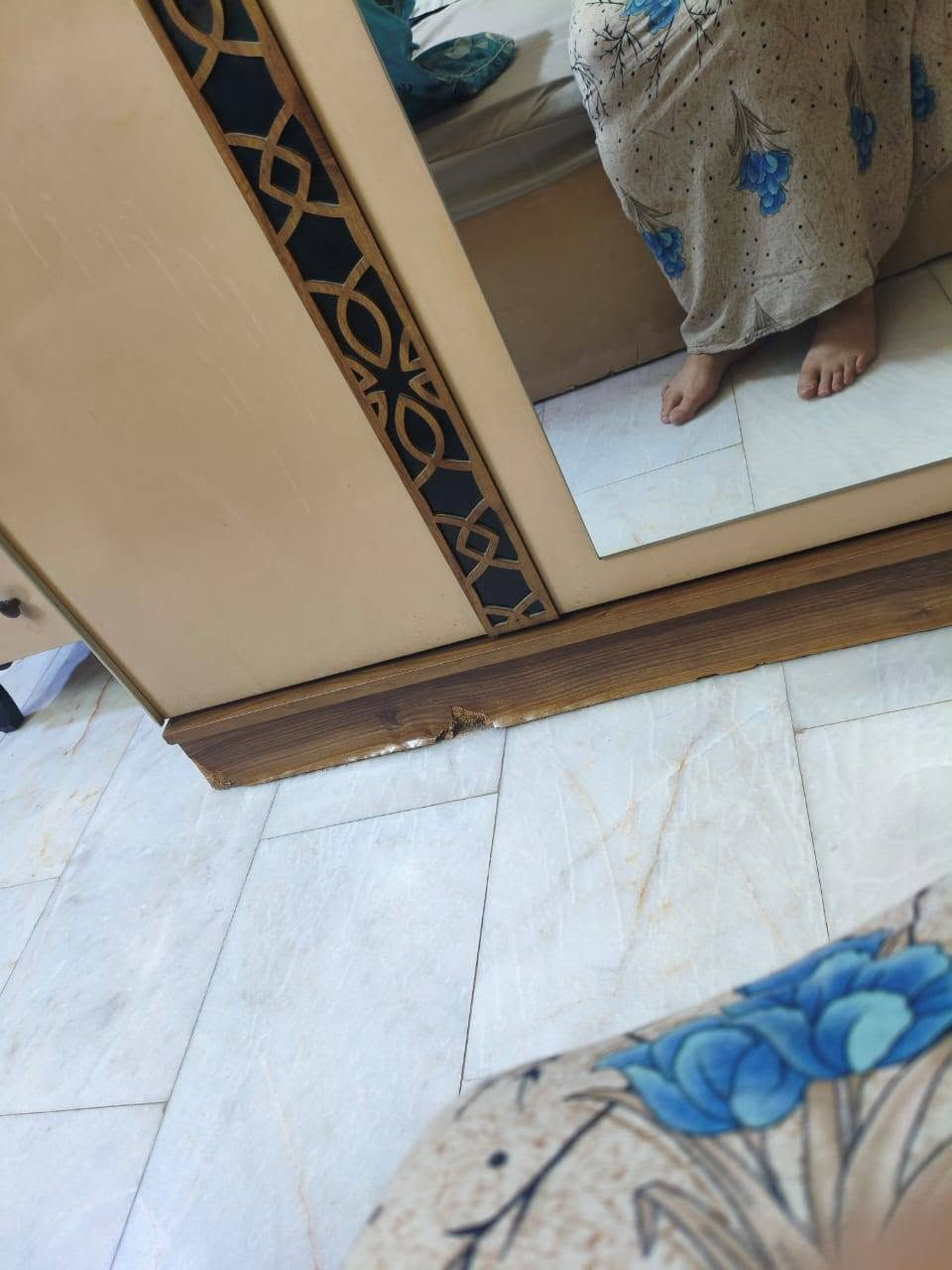 كنتور تركي مع طخم قنفات تركي للبيع بسعر مناسب 175الكنتور وبي مجال بسيط والطخم قنفتين كبار ووكرسي واحد ب300وبي مجال العنوان شارع فلسطين للاتصال على الرقم ***********

