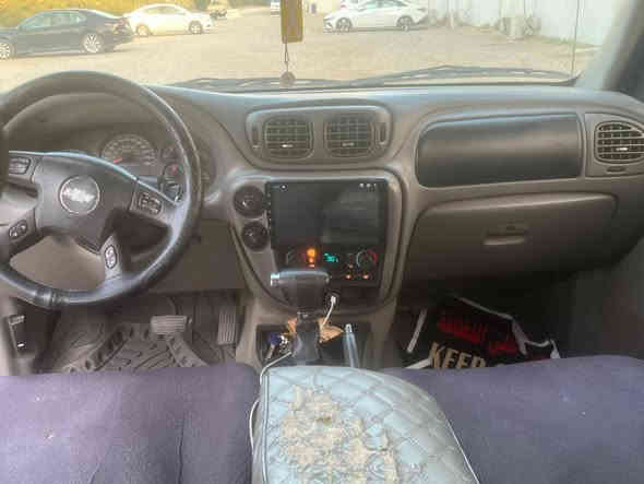 سلام عليكم
ترل بليزر 2008Ls (بجم تاهو)

محرك 4200 قبق ابيض كامله مابيه اي نقص  تبريد ثلج تخم تاير جديد حداديه كامله شاشه . لايت زنون مروحه كهربائيه للراديتر مكفوله بدون حادث فقط (جاملغ امامي جهه سايق صبغ جماليه ) ...سنويه ساقطه 

السعر 105 وبيه مجال بسيط 

متواجد اتصال*********** او واتساب  مكان السياره بغداد
