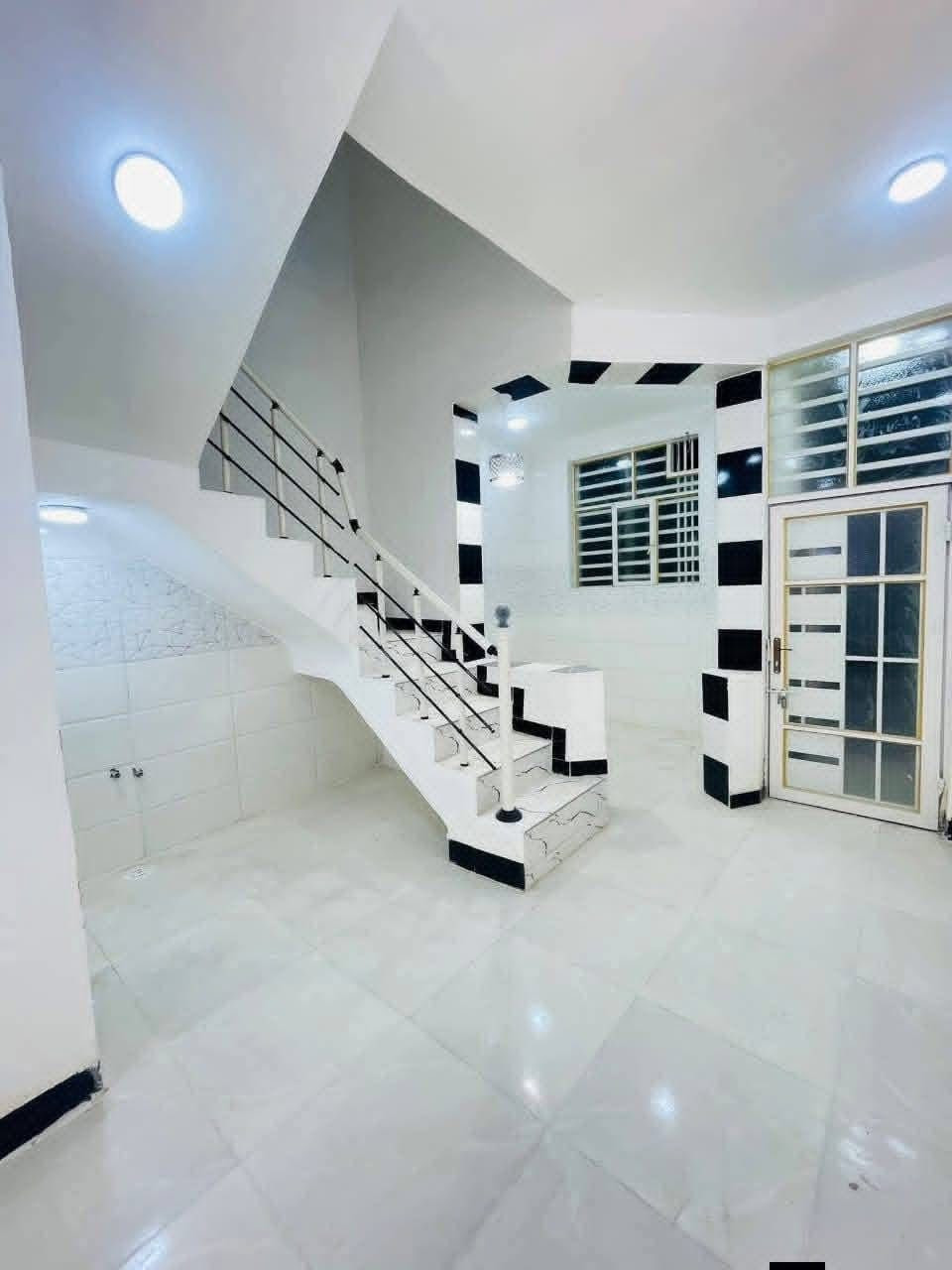 دار لرهن مساحه 50 متر طابو زراعي سند 25. موقعه عله شارع الصب مقابيل ملحق قريه الغدير #بسعر_10ملاين
لاستفسار واتساب او اتصال 
***********
