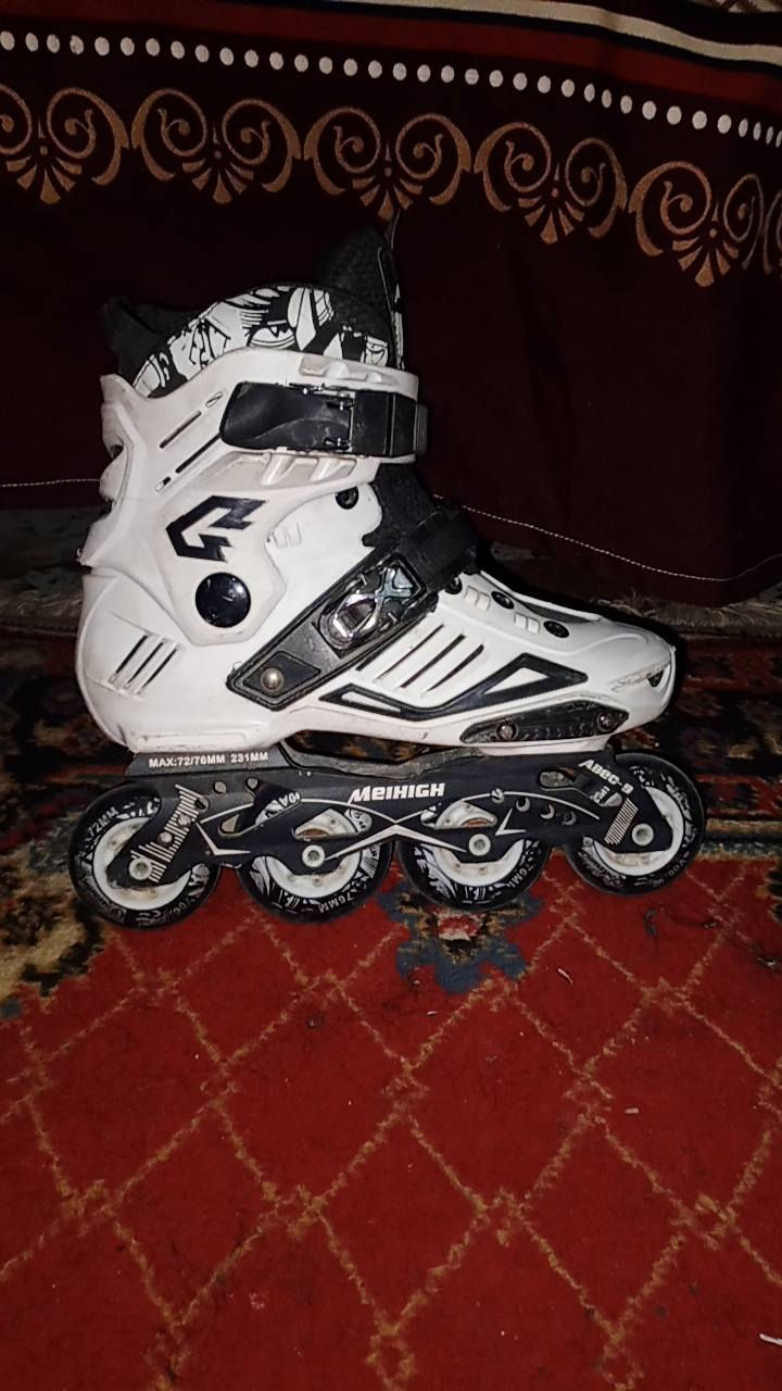 السلام عليكــــــــــــــــم
سكيت رول جديد ما مستخدم 
شرط اصلي باله أوربي 
مواصفات قويه 
تايرات جلاتين البنص 76 ملم والاطرف72 ملم 
سچه حديد 
مدرع كامل 
بطانه ثخينه 
يلبس من 39 لل 42 
سكيت كلش جديد أمانة الله ورسوله أخذته ب 60 بس 
دراسه وما متفرغله تاركه 
سعره 30 قفلللل مكاني بوب الشام


**إذا كنت صاحب هذا الإعلان وتريد حذفه لأي سبب، رجاءا أرسل رسالة إلى الدعم الفني**