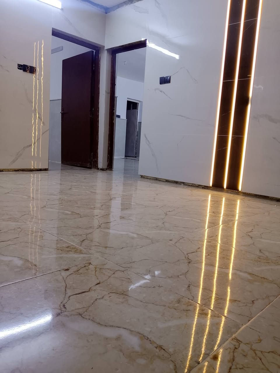 سلام عليكم 
دار للبيع 100متر الواجهة 10 ونزال 10 زراعي لبيت 
العنوان الحبيبيه شارع السجه قرب مطعم سلام 
للاستفسار الاتصال على الرقم *********** السعر 68 وبي مجال
