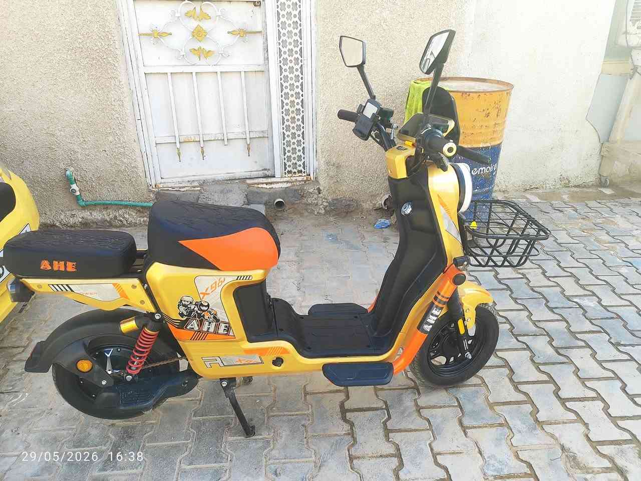 سلام عليكم 

دراجه شحن نوع x900 

المواصفات 

تشغيل بصمه

تشغيل عن بعد 

بطاريات عدد 5 كبار 33 فولت

الملف : 2000

بيها نضام بلوتوث 

بيها نضام تثبيت سرعه 

بيها نضام R  الى وراء 

ونظام الاربع سرع

الدراجه اخت الزيرو جديده كلش و مرغوبه

صالي 4تشهر أشهر من اشتريته دراجه احلا من صوره 

السعر500وبيها مجال وجميع غراضه موجوده 

*********** العنوان النجف الاشرف
