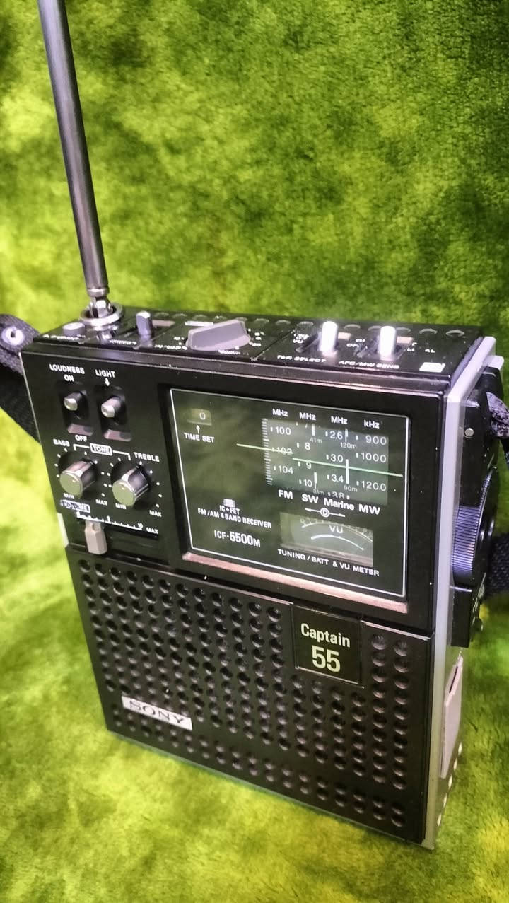 من افضل اصدارات SONY هو موديل 55 CAPTAIN.
يعمل على بطاريات وسط عدد 4 ويلتقط ثلاث موجات FM و MW و SW وفيه مواصفات كثيرة، كما مبين في الفيديو المرفق.
المكان بغداد ويوجد توصيل إلى المحافظات كافة. اي استفسار الرجاء المراسلة.


**إذا كنت صاحب هذا الإعلان وتريد حذفه لأي سبب، رجاءا أرسل رسالة إلى الدعم الفني**