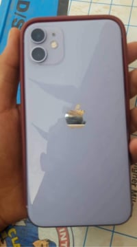 📱 للبيع iPhone 11 – ذاكرة 128GB 🔹 الجهاز نظيف جداً ومكفول من كلشي 🔹 ما...