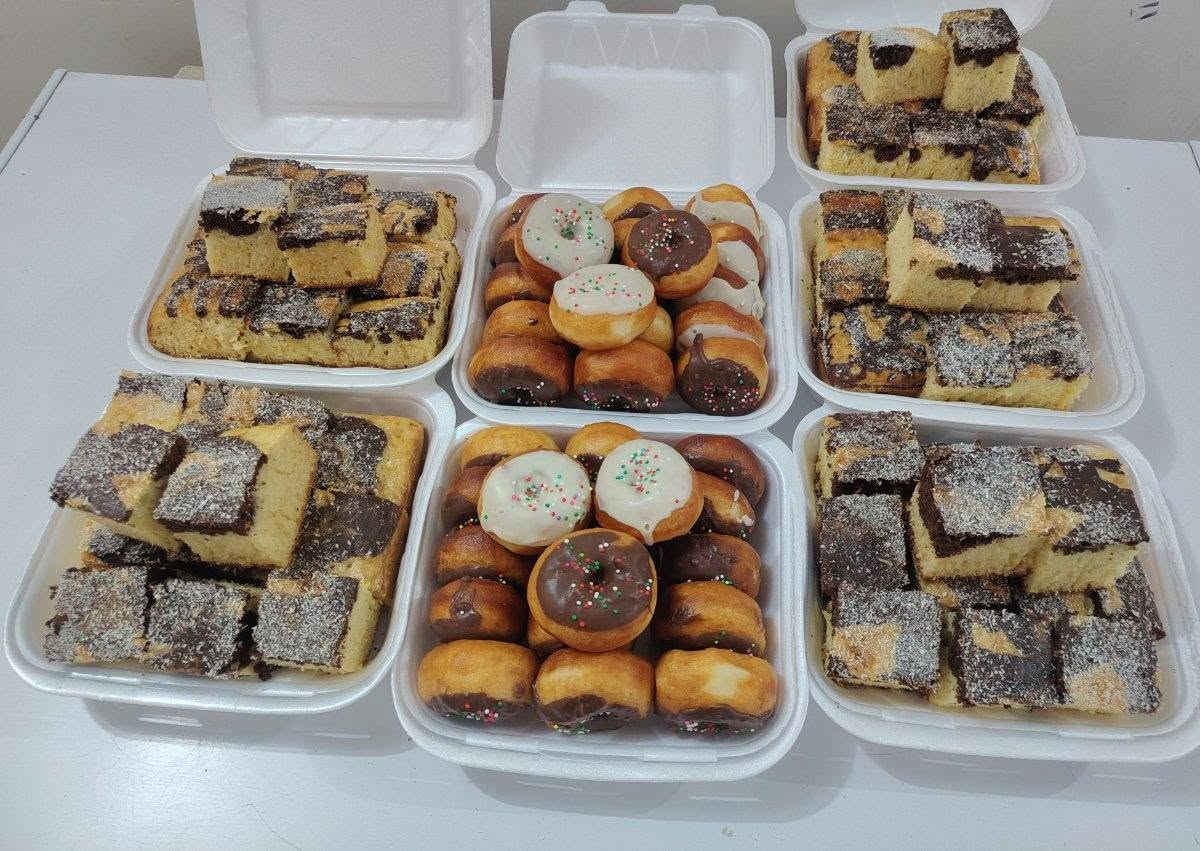 مساؤكم خير وعافية 🌹
الكيك الأسعار تبدأ من ١٠ الف محشي
الدونات ٣٥قطعه ب١٠
الكيك القطع ٣٠قطعة ب١٠
للجحز والاستفسار مرتسلة الصفحة🌹العنوان تقاطع طريق الحمزة الغربي السياحي قرب مطعم تاج محل.يوجد توصيل


**إذا كنت صاحب هذا الإعلان وتريد حذفه لأي سبب، رجاءا أرسل رسالة إلى الدعم الفني**