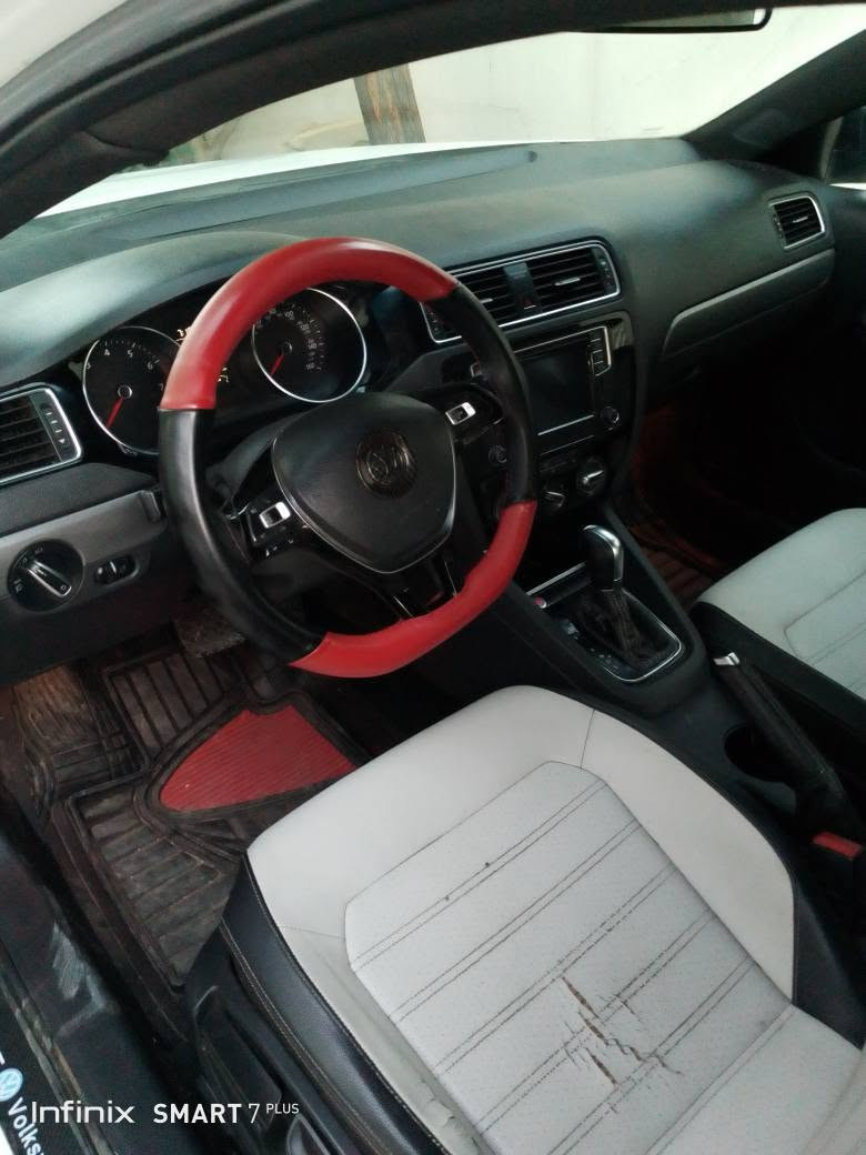 jetta mode 2016  گێرو مەکینە بەناوکردنی بەشەرتە ،گێر ئۆتاماتیکە سوکانی ڤۆلیمە گوشین هیتەر و ئاوێنە کارەبایە ، شەش پارچەی  هەیە سەنەوی هیزەی نوێیە ڕەقم مۆبایل ***********یە أربيل, العراق
