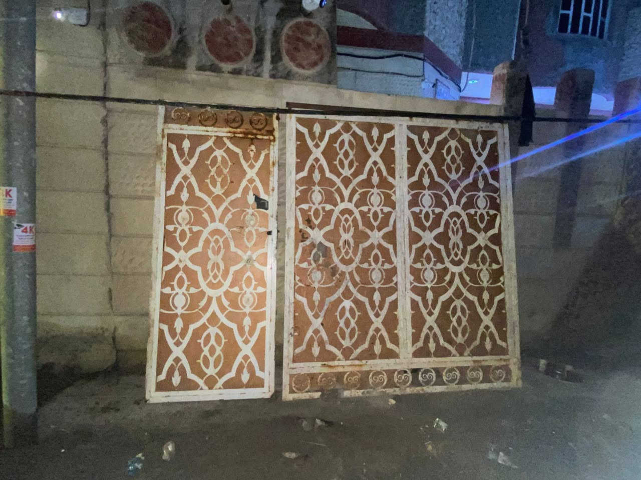 باب للبيع شرط ثقيل نضيف ***********
قياس طول 3متر
عرض مترين و20
مكاني البصره تنومه صالحيه قرب جامع ابي طالب 
[[ملاحضه مكلف بل نشر رقم ولد وراسلو]]
((السعر 250الف وبي مجال ))
