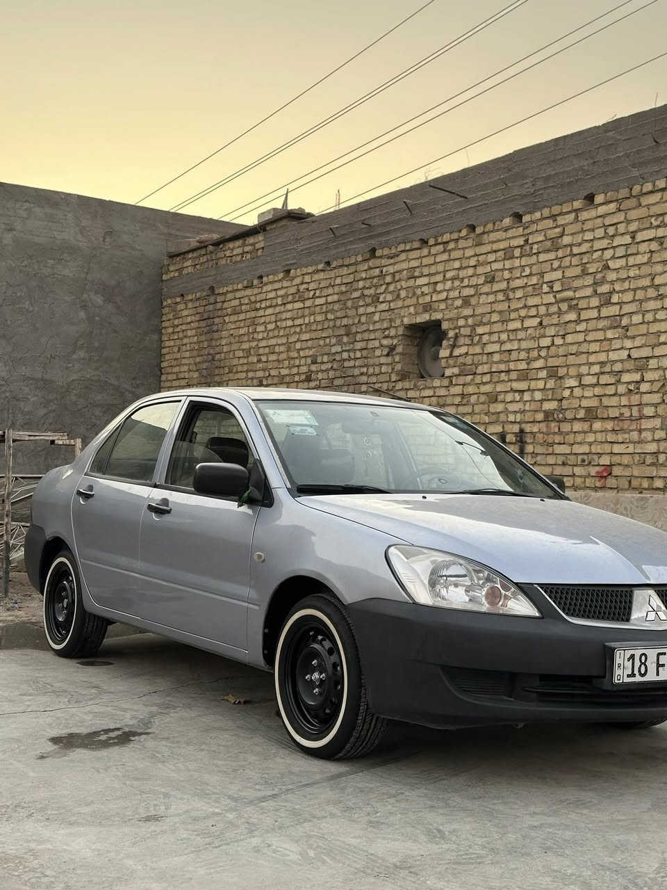 للبيع مسيبوشي لانسر 2007سياره جاهزه من برغي اي نقص مابيها معمرها ع ايدي شغل جناي كلشي بلادي بيها وشغال مكفوله من الضربه مصبوغه عام اثر جراد وعدي صورها قبل الصبغ سياره جاهزه كير ومكينه كارتون تبريد ثلج حداديه جديده باتري جديد تخم تاير ابو خط صاله شهرين من شديتة رقم نكليزي جديد هزه جديده سياره باسمي دوشمه ارضيه وكشنات نحلة سياره كلها بلاديه كهربائيات كلها شغاله وبلاديه جطل واحد مابيها سياره 
معروضه السياره68 وبيها مجال بسيط مكاني بابل مركز الحله 
استفسار خاص مفتوح 
بي واتساب ليريد ادزله صورها قبل صبغ 
***********
