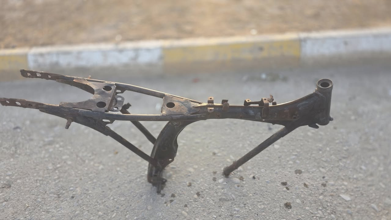 سلام عليكم شاصي نامه شلامجه  شاصي نضيف بس عوزه احك وصبغ  بدون وراق  اسعر  150 رقم لاهاتف ***********
ويتصل شراي وبخدمته
