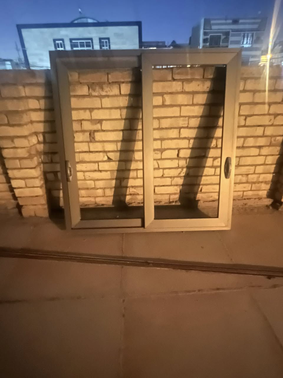 السلام عليكم 
شبابيك المنيوم سلايد تركي الثقيل درجه اولى للبيع 
جديد مامستعمل سبب البيع خطا بالقياس سعرهن جدا مناسب القياسات المتوفره
140سم *140سم عدد8
175سم*175سم عدد10 
شغلهن درجه اولى الله شاهد مكانهن بغداد
للاستفسار خاص او واتساب***********
