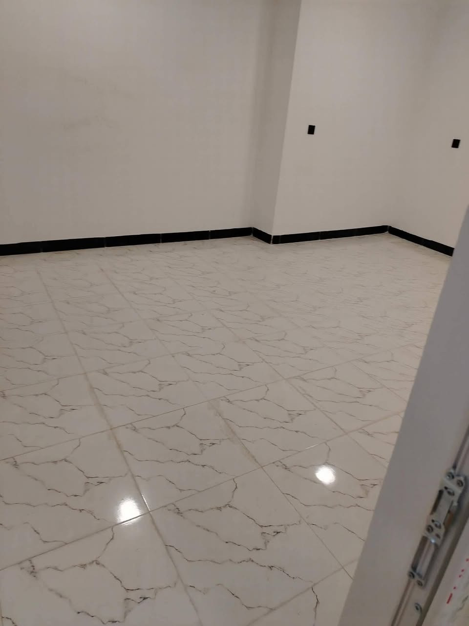بيت للبيع مساحه 🗾100
البيت فول سيراميك 🏚️
قاطين 
غرفه نوم وصاله 🏠
واستقبال  🏠
ومطبخ🏠
صحيات 🏠
خانقين تولفروش 
سعر 50
_______________________________________
1️⃣●اسعار 💵العقارات المعلنة في مكتبنا تُحدد من قبل البائع 💸صاحب العقار وليس المكتب والسعر قابل للتفاوض بين البائع والمشتري📜 
2️⃣●⌛نتميز بعدم رفع سعر العقار من قبلنا ونجمع البائع🤝 والمشتري وجهاً لوجه لغرض الاتفاق📝  على السعر النهائي 👍 
3️⃣●العنوان المكتب☜خانقين بانميل
اذا عندك عقار تريد تعرضه للبيع او تريد تشتري عقار 
4️⃣📬فقط ارسال المعلومات  على الواتساب او الاتصال على هواتف المكتب

*********** (الواتساب)☎️

*********** (الواتساب)☎️
