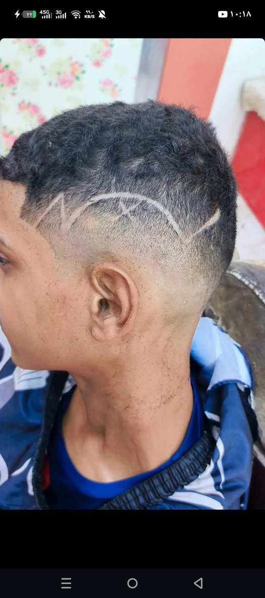 السلام عليكم اخوان اني حلاق خبرتي 5 سنوات اهواي اشتغلت وهذا شغلي كدامك امانة الله واريد اشتغل بمحل حلاق وياه على باب الله ينطيني اجره او بلنص اني خادم وهذا رقمي *********** مكاني حله مركز المدينه اشتغل بس بمركز المدينه اكون ممنون منكم❤
