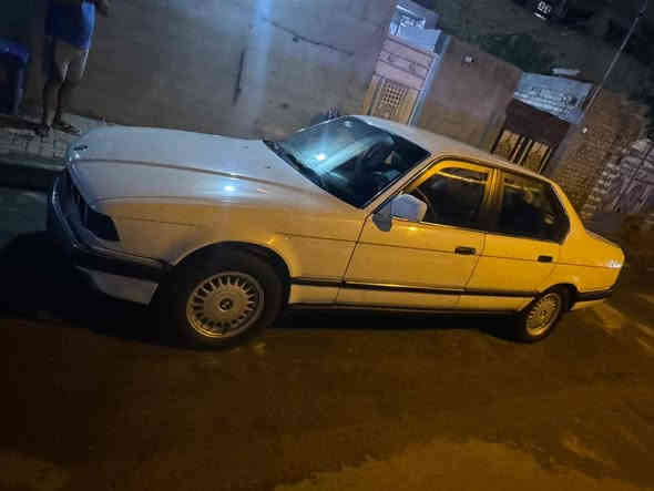 السلام عليكم 
سياره BMW
الحجم 735
المكينه 6  كير عادي 
سياره حلوه وجهازه  مديل 1993
رقم بغداد إنكليزي  تحويل مباشر 
السعر 52 وبيها مجال قليل 
أي ستفسار خابر وتدلل
***********
