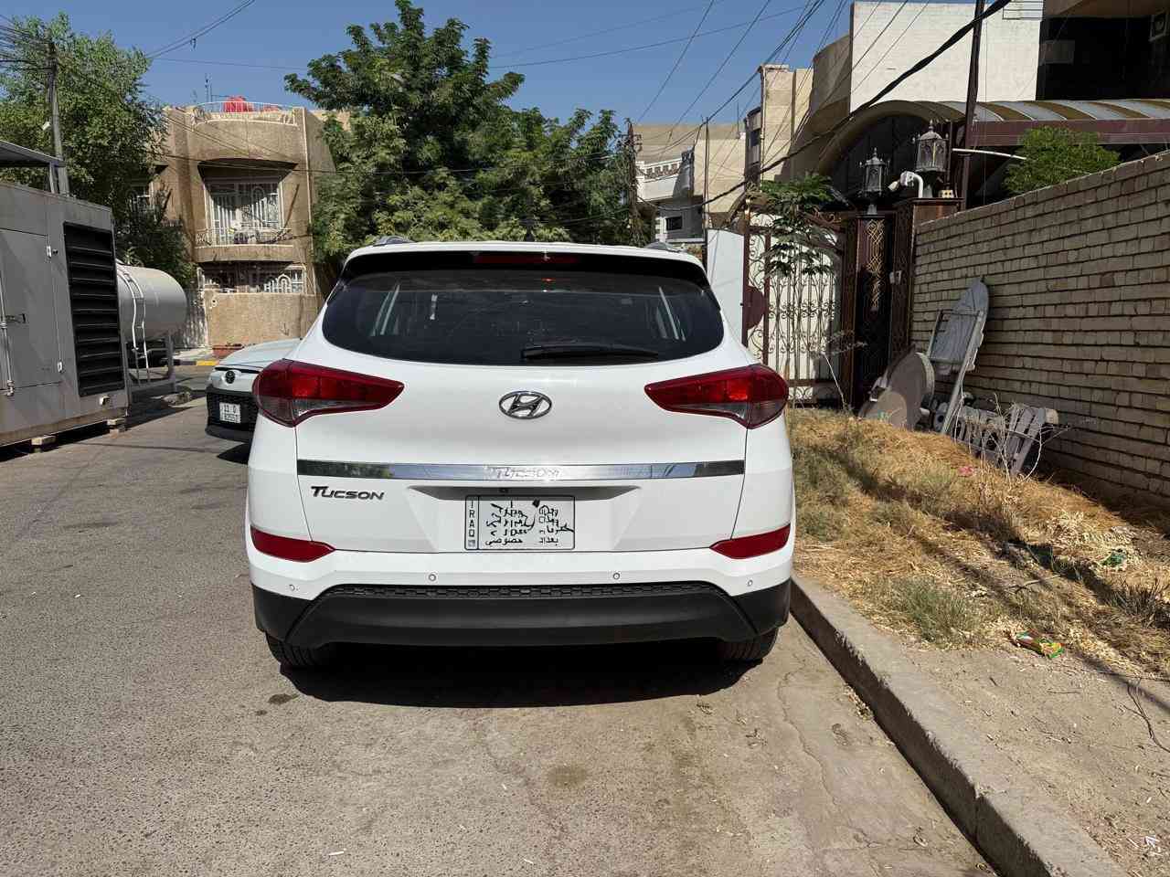 السلام عليكم
توسان 2018 خليجي 
ماشيه 65كيلومتر 
سيارة جديده جدا عل وضع الشركة مكفوله من كلشي عدا رصعه بالبنيد باقيه عل وضعها ومرفقه بالصور 
السعر 195 وقابل للتفاوض 
مكان السياره / بغداد
للاستفسار /  ***********
