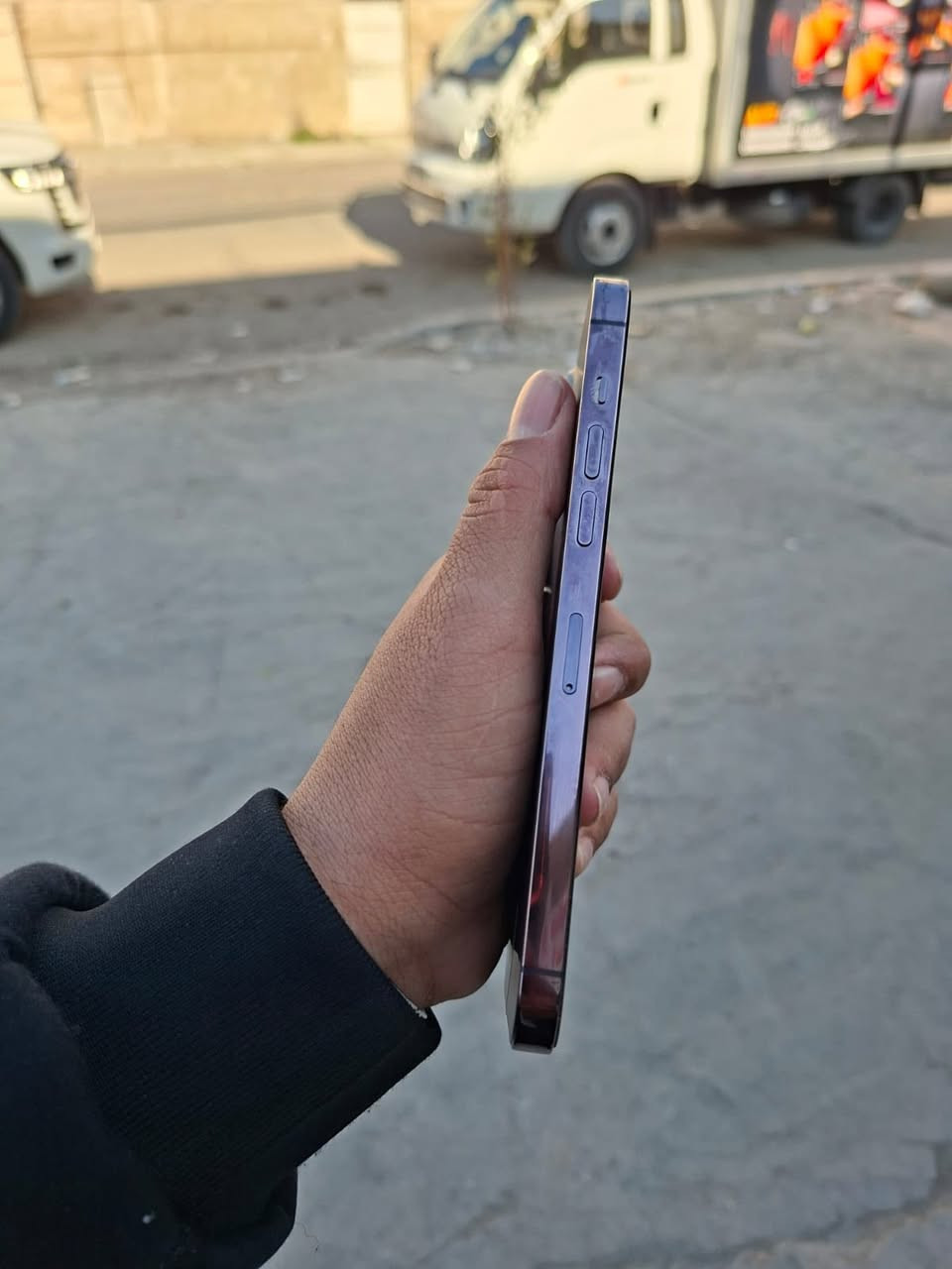 سلام عليكم 14برو ماكس نموذج M ذاكره 256 بطاريه 93 ما بي شي لا مفتوح ولا اي شي  شرط فحص بل حاسبه سعر 900رقم ***********
