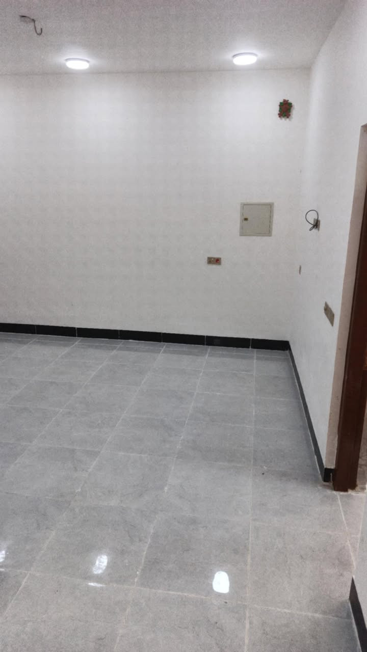 للإيجار 

الجغيفي الثانيه 

مقابيل سياج لمقبره يبعد عل شارع 300متر

125 متر غرفه وحده حديث ممسكون 

قفل 325 

‭0786 959 8192‬
