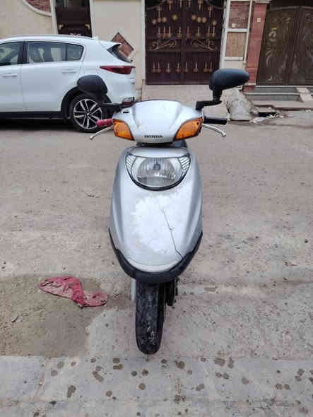 السلام عليكم دراجة سبيسي جديده مال رمبه  كابريتر أصلي مكينه ناعمة خرسة شلعة فول دراجة كلها بلادي 
العنوان بغداد الشعب 
السعر ٦٠٠ 
الاتصال على الرقم
***********
