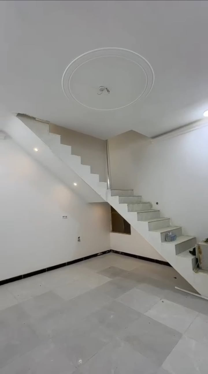 بيت للبيع في التنومه الصالحيه شارع الامام الحسن قرب شارع ابي طالب  مساحة ١٢٠متر 
طابو زراعي 
غرفه و ستقبال ومطبخ و صحيات 
بناء جديد السعر 65 بي مجال 
التواصل 
***********
***********
