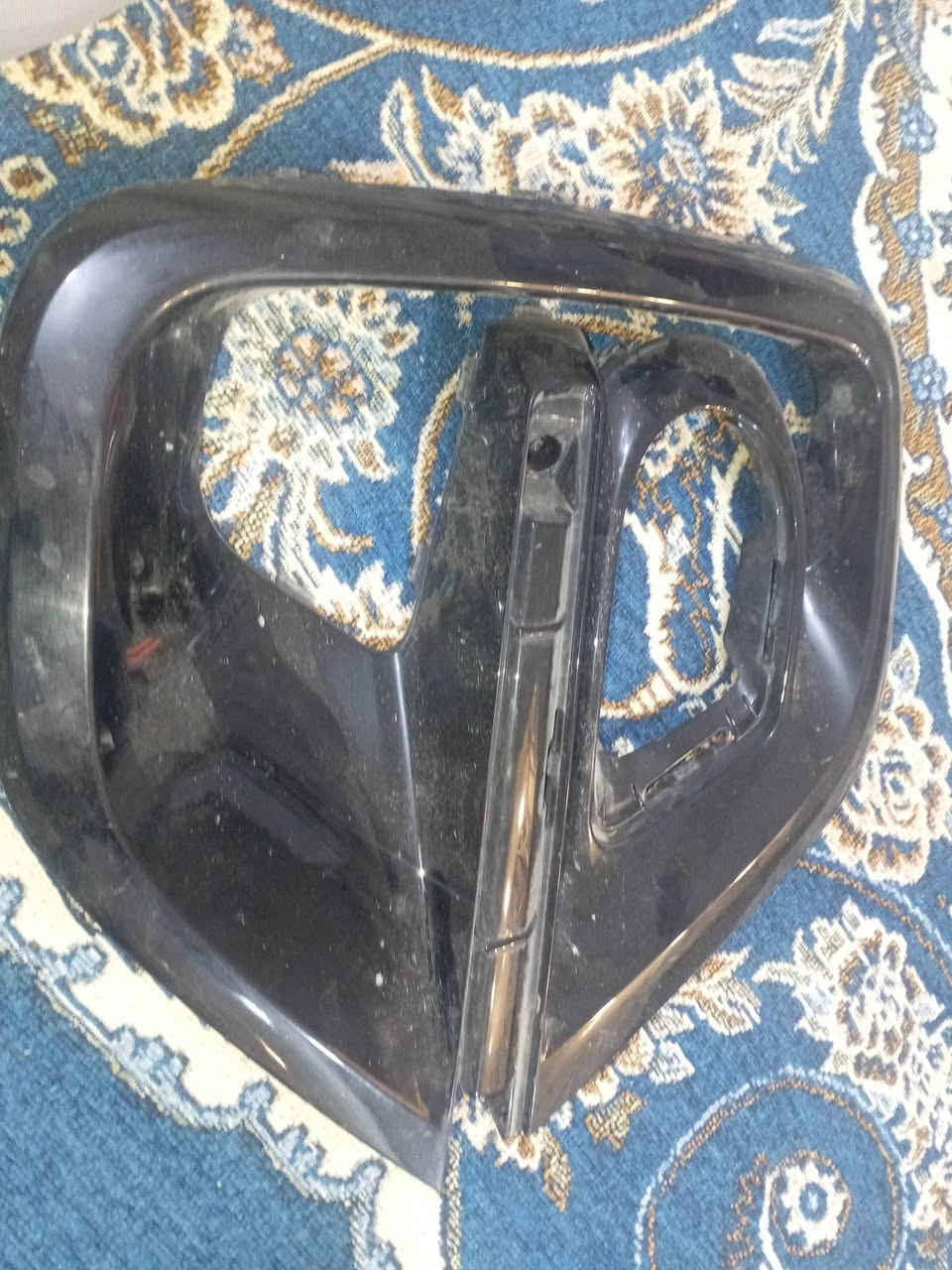 السلام عليكم أغراض سبورتج امريكي لحيه نقص الجهه اليمنئ فقط وحاظنه ومجمع بلاجكتور كله اصليات الاتصال على الرقم ***********6
