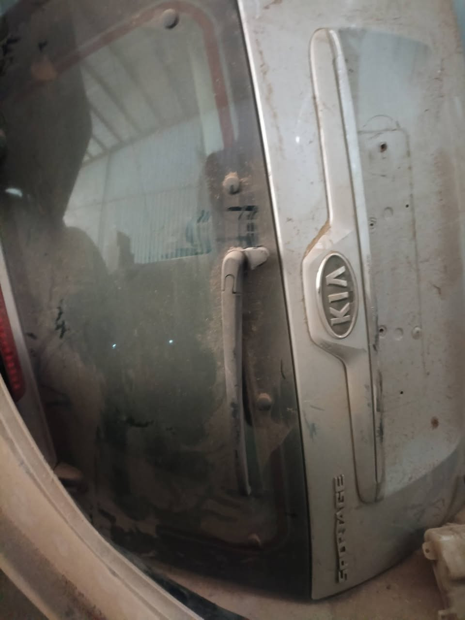 السلام عليكم جنطه سلفر وأبيض للبيع سبورتج ***********
