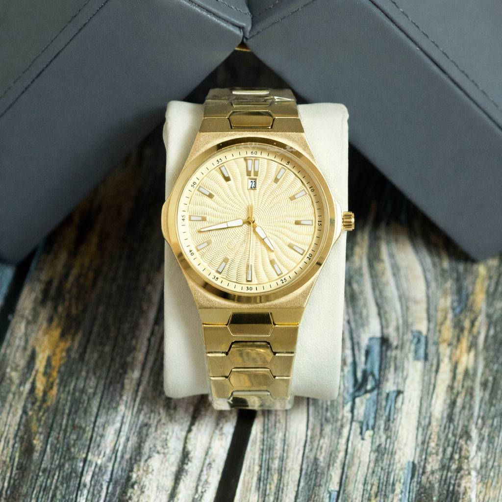 تتميز بقرص أسود بنقشة مميزة تعطيها مظهر فخم وجذاب
الساعة مزودة بإطار ذهبي أنيق وسوار معدني بلون فضي مع لمسات ذهبية تضيف لمسة راقية على الإطلالة.
🔹 زجاج مقاوم للخدش
🔹 عرض للتاريخ داخل القرص
🔹 سوار معدني متين ومريح باللبس
🔹 تصميم مناسب للاستخدام اليومي والمناسبات


**إذا كنت صاحب هذا الإعلان وتريد حذفه لأي سبب، رجاءا أرسل رسالة إلى الدعم الفني**