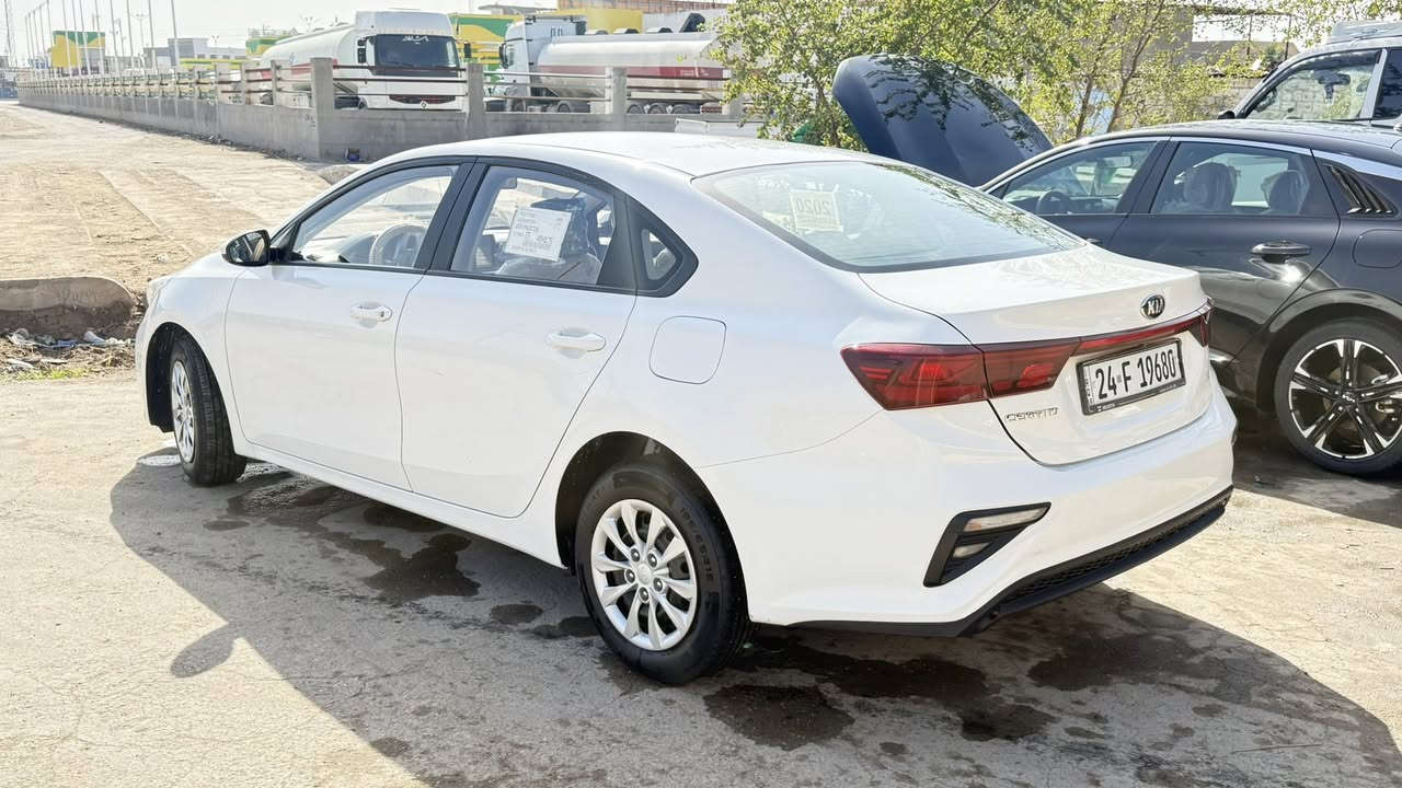 كيا سيراتو 2020 خليجي رقم الجديد   
   1600 محرك  سياره كفاله من الصبغ والتبديل   بيه فقط رصعات  بسيطه جدا مكان السياره صويرة لاستفسار تصل 
*********** لسعر 148 وبهامجال
