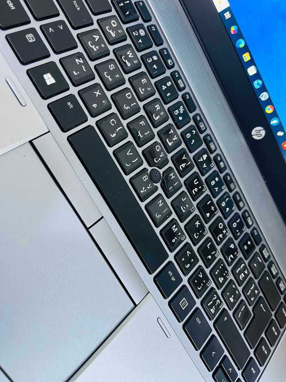 سلام عليكم لابتوب hb نضيف حيل ومستخدم قليل ويا الشاحنه والجنطه مكاني الجانب الايسر السعر 200
 ‏‪***********‬‏
