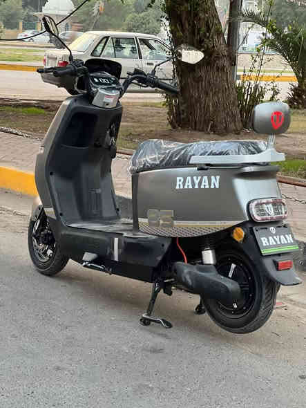 سلام عليكم🙋 شباب دراجه شحن البيع اليوم اخذتها. اليوم وصلها موجود دراجه عالميه الله شاهد بعدها زيرو زيرو ليوم اخذتها من المعرض 
مماشيه ابد ابد تجي وشوف بعينك 

موصفاته 
6 بطاريه وبقدرة ملف 1200 واط شرط الشعله القويه سرعته كم 70 كم
وتقطع مسافه لا تقل عن ال 70 ال 80 كم
         بالشحــنه الواحــــــــده
والدراجه من دون مبالغه راقيه ونعومه بالسياقه كوالتي
                    عالي جداً 

مواصفاتً الباقيه معروفه 

***********

عنواني بغداد
