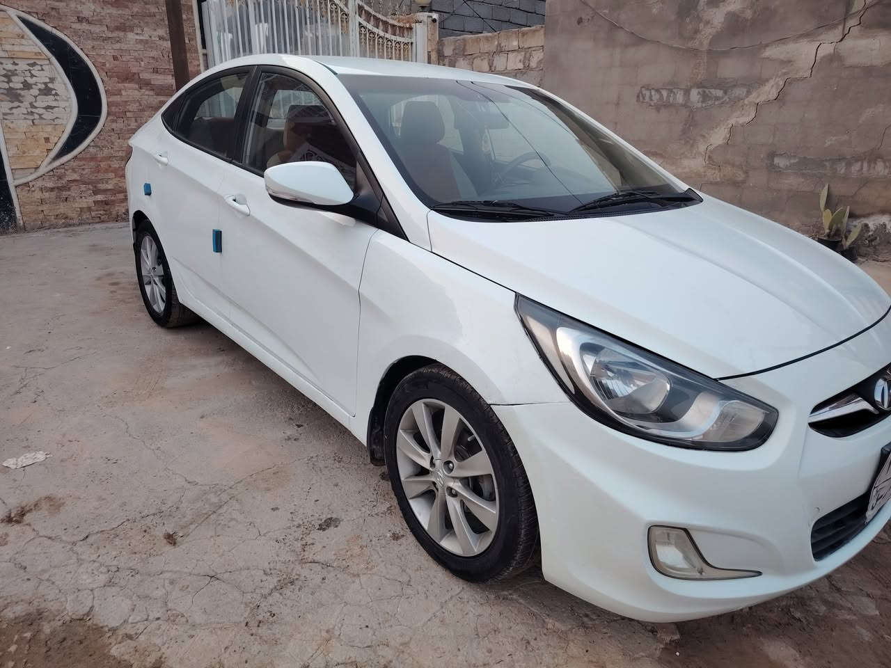 السلام عليكم
هونداي اكسنت موديل 2014 خليجي رقم اربيل تحويل او وكاله مضمون سياره بيه جاملغ امامي صبغ فقط وبيها بارد  ... مكينه وكير خير من الله 

 / محرك 1600   / فول تحكم ستيرن  / مانع انزلاق / اشاير مري /داخل بيجي/ ويل كب 
سعر ٩٧ قفل من الاخير 
عنوان الكوفة حي ميسان
***********
