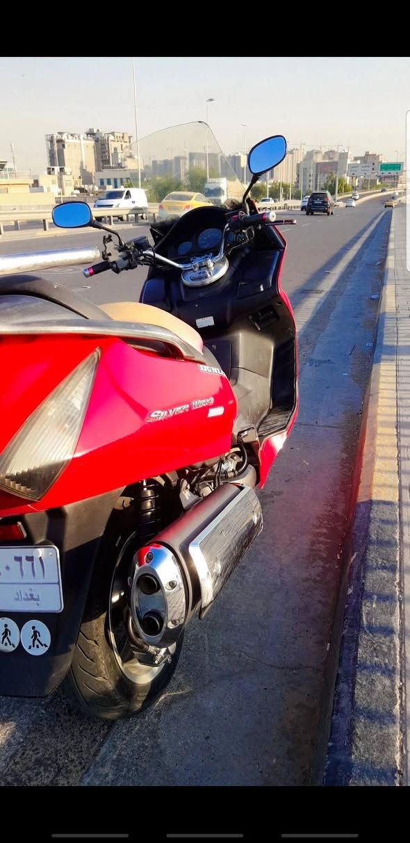 السلام عليكم 
سلفر ونج  400cc 
دراجه نظيفه وحلوه وما ماشيه هوايه 
يدات تدفة نظام Aps ستان كهربائي وكلشي شغال وخير من الله 
مرقمه بغداد وبأسمي ثاني يوم تحويل 
السعر 30 للاستفسار التواصل واتس اب 
***********

