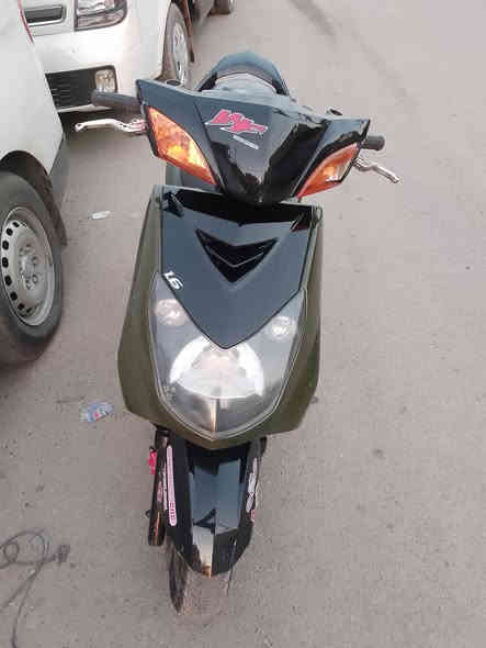 سلام عليكم سكنس فحل نوزل خطين بوشه 59 
دراجه شلعه ومعدل تاكل الكاع بيها كلجات wf نقص قبق هندر بس دراجه متعوب عليها لون مميز سعر800 وبيها مجال عنوان زعفرانيه جسر ديالى القديم ***********
