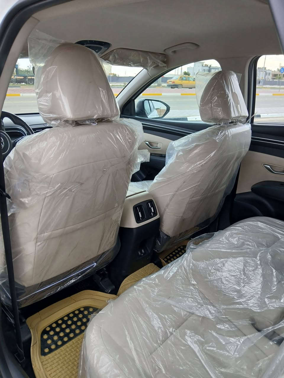 توكسان للبيع  موديل 2024
وارد  { خليجي }
ماشية 50 الف
رقم بغداد
حساسات امامي خلفي
كراسي كهرباء 
بردات خلفية
كشنات مدوشمة
مري كهرباء
بك لايت LED
شاحن وايرليس 
وباقي مواصفات معروفة
سيارة مكفوله من دعاميه للدعاميه 
السعر 230 ورقة وبيها مجال
رقم الهاتف ***********
مكان سيارة كربلاء
