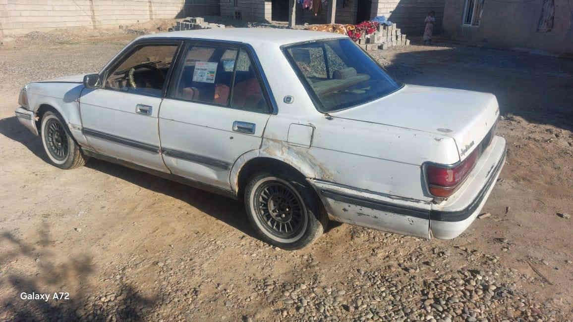 السلام عليكم مكلف بل النشر سيدان موديل ٩١ سيارة مصقطة حبل سيار كير جديد محرك بي بخار صدر خلفي وامامي طبة كشر وقرفة شوف العين كهربيات كلهة شغالة باور شغال سيارة نكرة سلف تريك وين معجبك محرك وكير بلادي السعر ١٠ أوراق وبيهة مجال مكان السيارة العلم قريت الربيضة ***********
