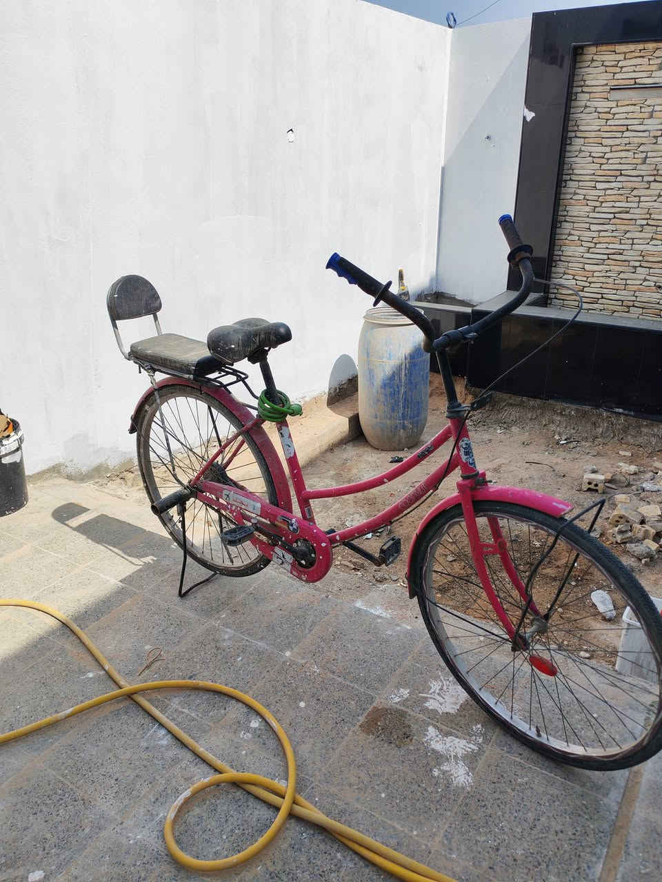 سلام عليكم بايسكل للبيت حجم 26 نضافته 70٪100 تيرات او بريك وره جدد استوني شادهن البايسكل نضيف سعره 50 او بي مجال مكاني نجف للإستفسار الاتصال على الرقم ***********
