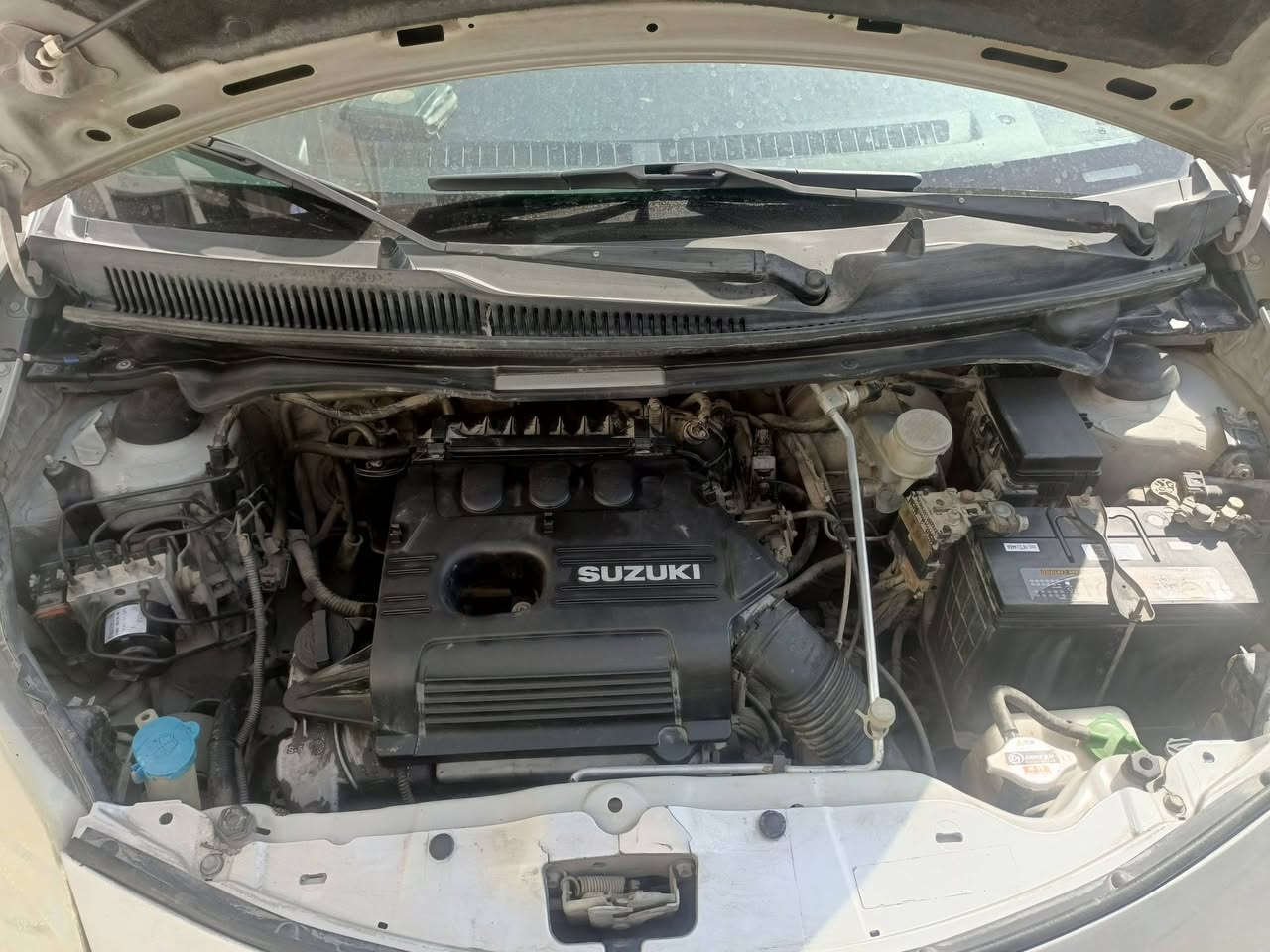 للبيع سيارة سوزوكي سلريو موديل 2014 
السيارة ماشية 150 الف 
مكفول كير ومحرك
محرك 1300
رقم اربيل الدولي 
تريد وكالة تريد تحويل عندي وكالة 
تحتاج صدر تبديل وبعض الملاحظات 
السيارة بدون زنجار ولاخياس 
السعر 50 ورقة 
المكان بغداد الدورة 
0784 670 2898
