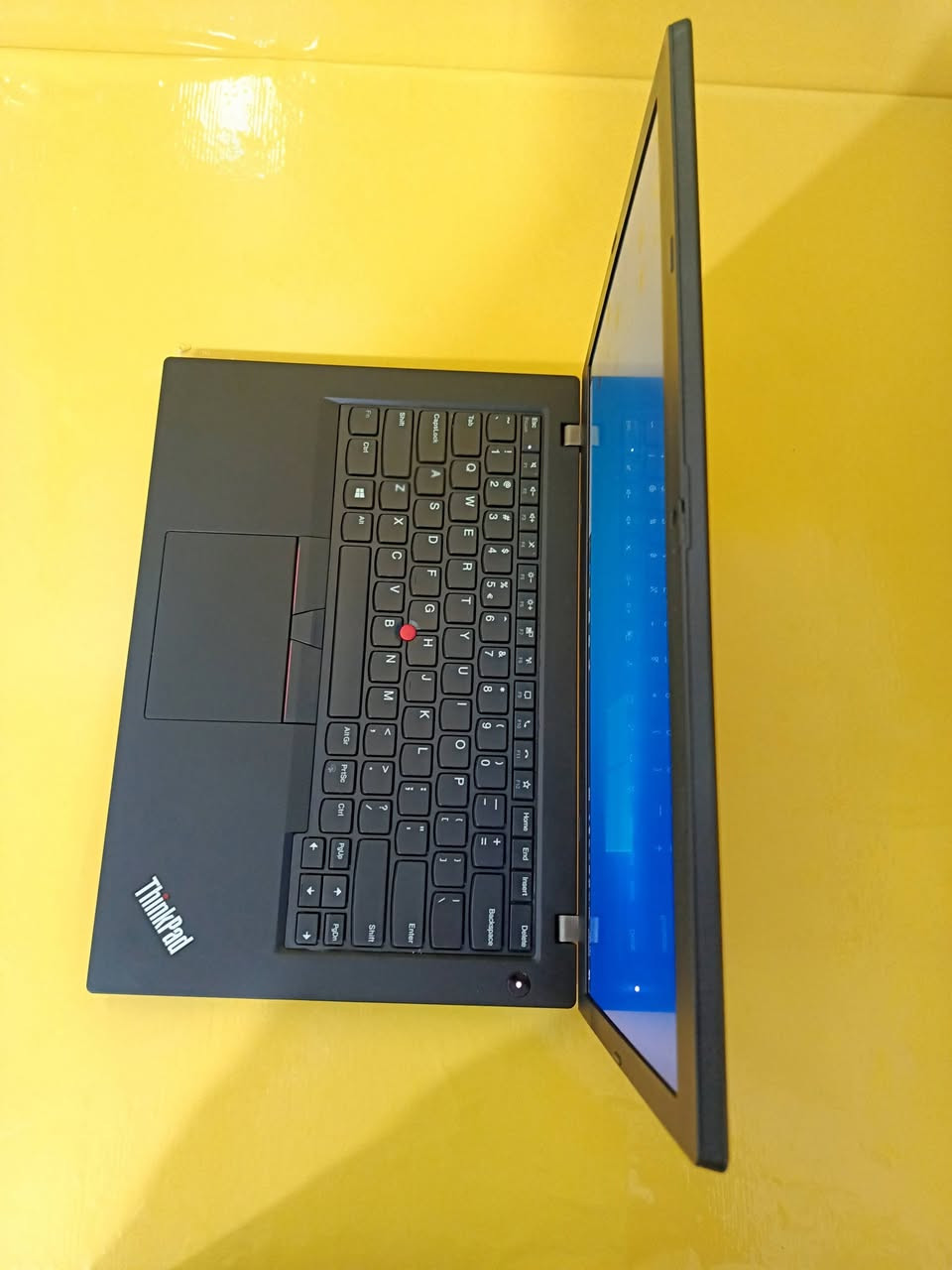 السعر 250 الف  نهائي 
lenovo think pad L490
معالج i7 جيل الثامن
رام 8 ddr4
هارد SSD 256
كارت شاشة داخليuhd  4 G
حجم الشاشة 14. 1080×1920
*********** واتساب
