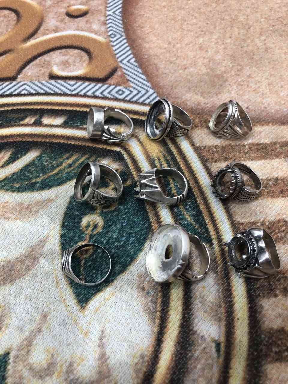 سلام عليكم 
اخوان مجوعة من قوالب وصيغات نضيفة جدن بمعنى الكلمة ما ابيع كسر ابيع قطع 
سعر الغرام خمسة الالف ونص 
الرقم ***********
