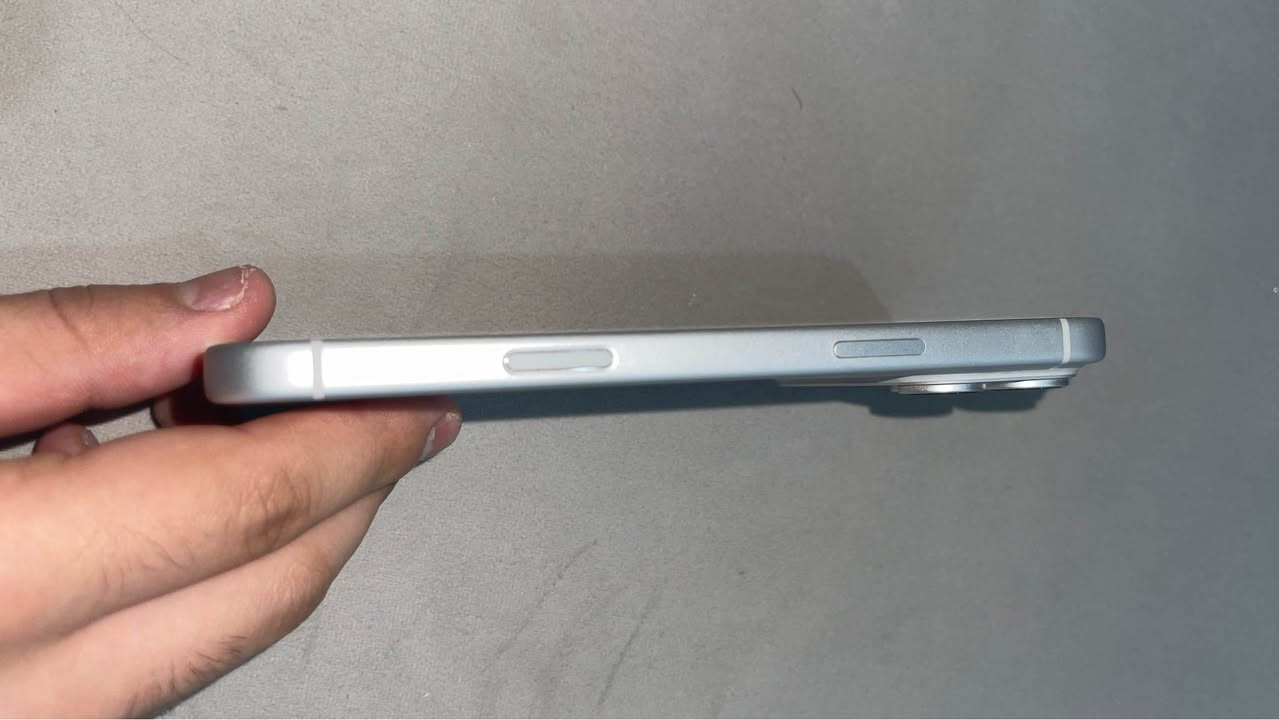 iphone 17 pro max 512GB silver white EU Activation Lock , for parts only , battery 100% cycle: 107 , not opened , no box no charger , no scratches and has not been damaged or used harshly ,send offers. 
ئایفۆن ١٧ پڕۆ ماکسی ٥١٢ گیگای سپی ئەوروپی قفڵ کراو ، ئەم ئایفۆنە بەکار نایەت و بۆ هەڵوەشاندە ، پاتری ١٠٠٪ و سایکلی پاتری ١٠٧ ، نەکراوەتەوە ، بۆکس و کارتۆن و شەحنی لەگەڵ نیە ، هیچ شوختی نیەو حەزێت نەدراوە ، سحرێک بنێرە بە دڵم بوو هیخۆتە. السليمانية, العراق


**إذا كنت صاحب هذا الإعلان وتريد حذفه لأي سبب، رجاءا أرسل رسالة إلى الدعم الفني**