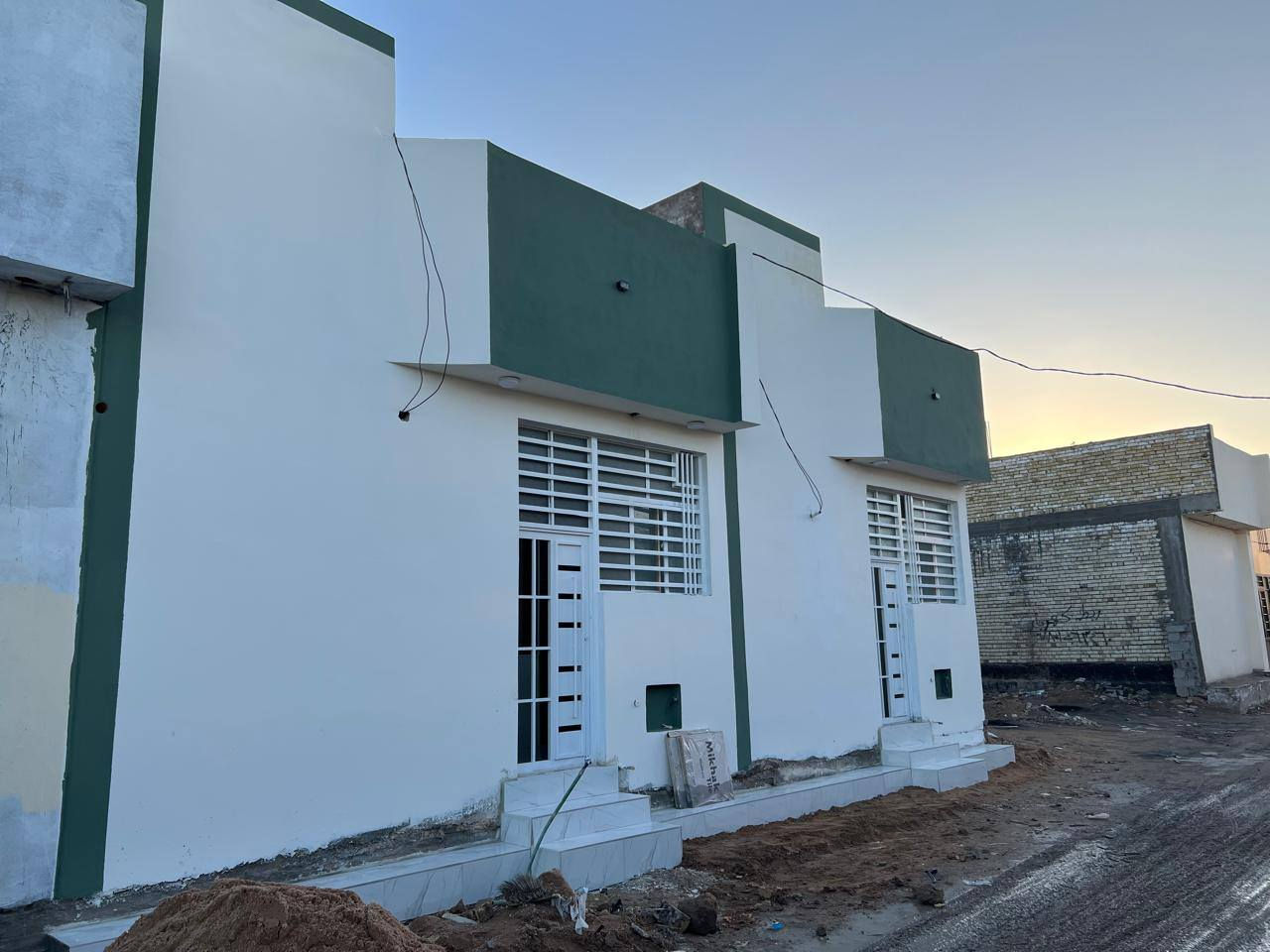 بيت🏠🤑 23مليون وبيه مجال 🤑
***********.. *********** أو تساب 

بيت مساحه 50م #طابو_زراعي سند 25

#قريب_شارع_لحولي 

(  عمود 317 شارع الصب مقابل ملحق قريه الغدير                                

بيت جاهز مفتاح 🔑 
أساس وسقف صب مركزي 

منطقه كامله السكن #شوارع_تبليط 

غرفه نوم وصاله ومطبخ حمام داخليه مكشوفه 

#مدارس // ماء//. كهرباء//. تبليط  /. خط مولد ذهبي 

وتساب***********

ملاحظه// توجد لدينا كل المساحات من دور او قطع
