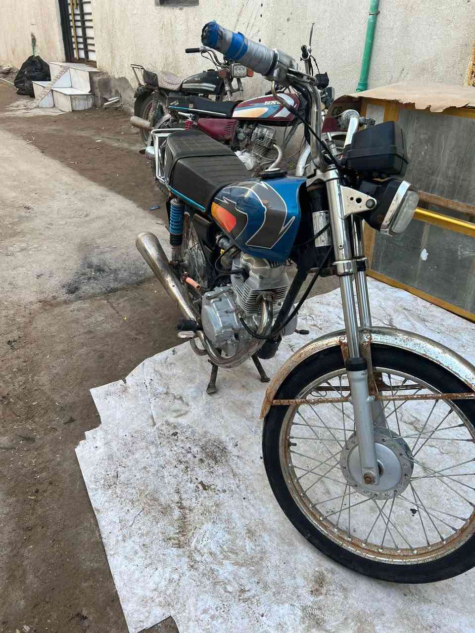 سلام عليكم دراجه ايراني شلامجه اصل مديل 2019 رقم وسنويه تحويل ثاني يوم الدراجه مبدله ولفات الدراجه هاملهه مجرد من الشغل للبيت مكاني البصره التنومه او الجزيره السعر 1350 الرقم ***********
