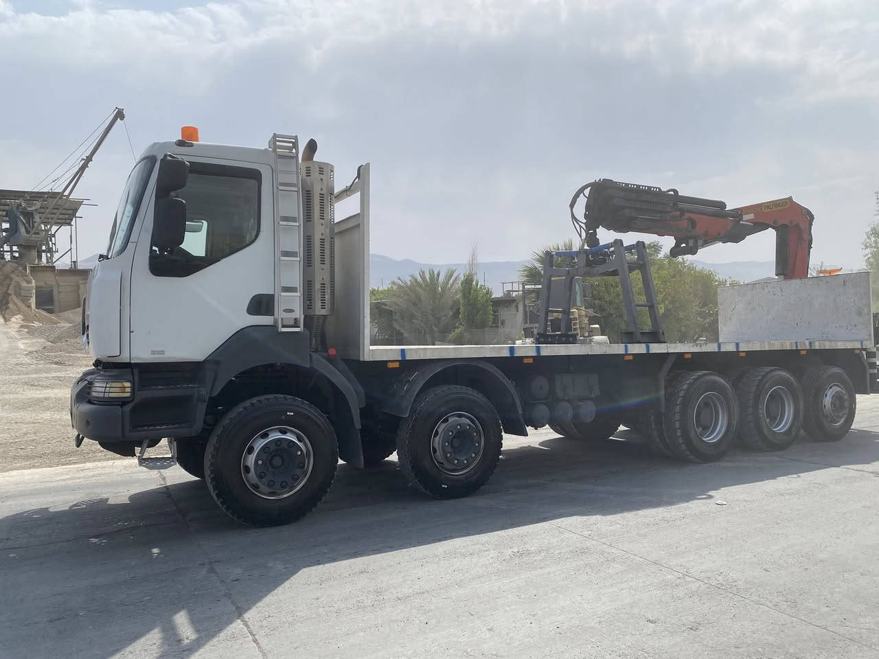 رينو للبيع       موديل ٢٠٠٧ رقم دياله لسنويه (خمسه  دنكير)     كرين(بافينكر ريمونت ) مكينه ببم نوزل (مكان سليمانيه)      رقم تلفون ***********
