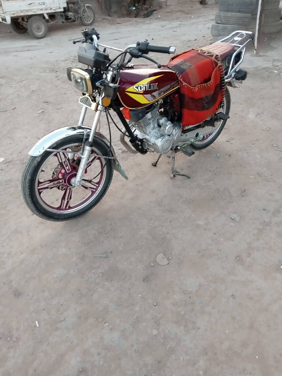 سلام عليكم دراجه للبيع موديل 24 مكفول كفاله عامه أوراق كاملة مكمله مابيه اي نقص  مكفول حته من الشخط مكاني ديالى الخالص هبهب وهذا رقمي *********** كفاله من التاير ل التاير
