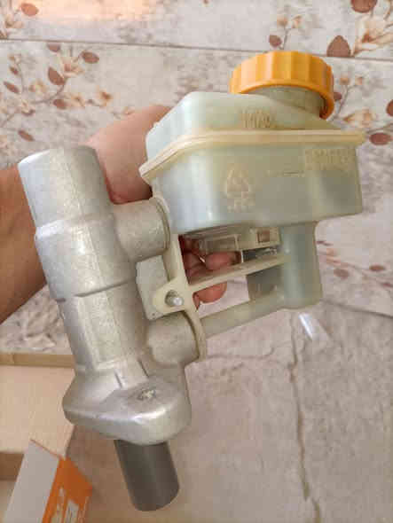 للبيع عمبار سمند فافون اصلي جديد هوه و الدبة مالته والحساس مال الدبة كامل جبته لسيارتي وطلع الي بسياتي حديد يختلف السعر 30 الف مكاني ناصرية مركز رقمي ***********
