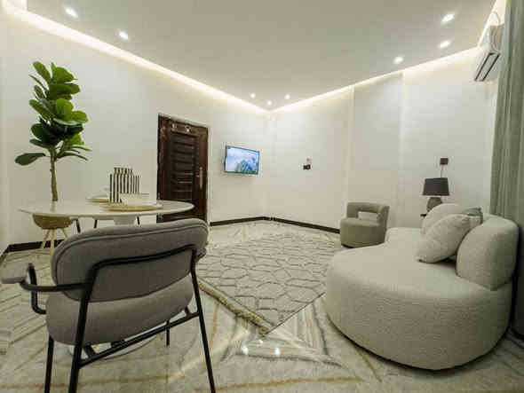 ‼️عرض نهاية السنة في مجمع شقق الساقي‼️

📍 الموقع: كربلاء – شارع ميثم التمار قرب جسر المشاة الجديد
🚶‍♂️ يبعد عن حرم الامام الحسين فقط 10 دقائق مشي
---
🏡 مميزات الشقق:
نظام طاقة شمسية – كهرباء 24 ساعة

يشمل سبالت عدد (2)

نظام أمان + سكيورتي

مطبخ مؤثث بالكامل

المساحة: 65 متر
السعر 100مليون نقداً
العرض محدود سارع بالحجز 

للاستفسار والتواصل واتساب ***********
