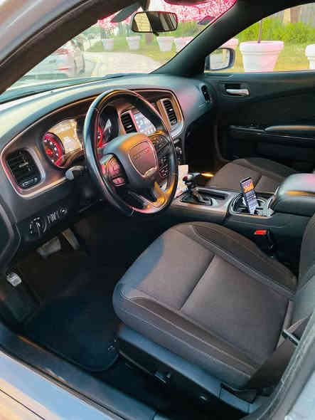 السلام عليكم دوج جارجر بلاك توب 
موديل 2022
لون سموك 
ماشيه 44
فتحه
بصمه 
حساسات  
مري اسود بلاك توب 
كشنات مخمل 
محدث SRT القطع القديمه مضمومات مغلفهن بدون صبغ بعدهن جدد
صوره الحادث موجوده
سياره بدووووون ايرباك 👾👾
☎️☎️ *********** 
السياره بعد احله من الصور ترايها مال زيرو
بغداد رقم نكليزي جديد
مكان السياره بغداد
